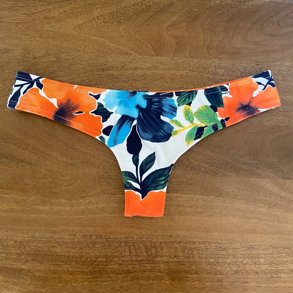 NWOT Midori Bikinis Hibiscus Honey Whale Tale Bottom